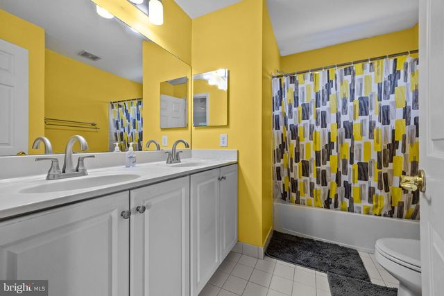 5 KINGSLEY CT, Newtown, PA 18940