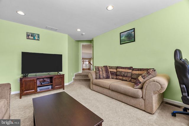 5 KINGSLEY CT, Newtown, PA 18940