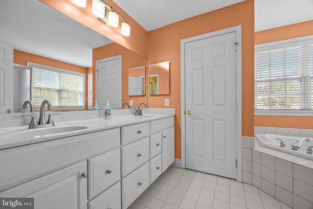 5 KINGSLEY CT, Newtown, PA 18940