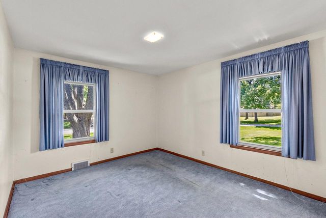 5375 S Tuckaway DRIVE, Greenfield, WI 53221