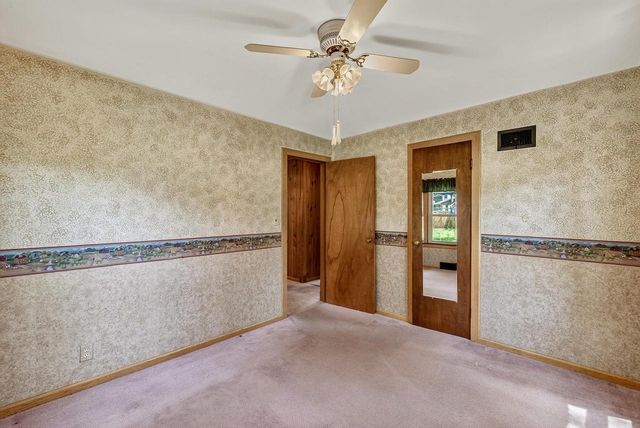 5375 S Tuckaway DRIVE, Greenfield, WI 53221