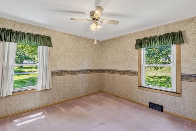 5375 S Tuckaway DRIVE, Greenfield, WI 53221