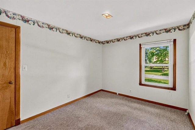 5375 S Tuckaway DRIVE, Greenfield, WI 53221