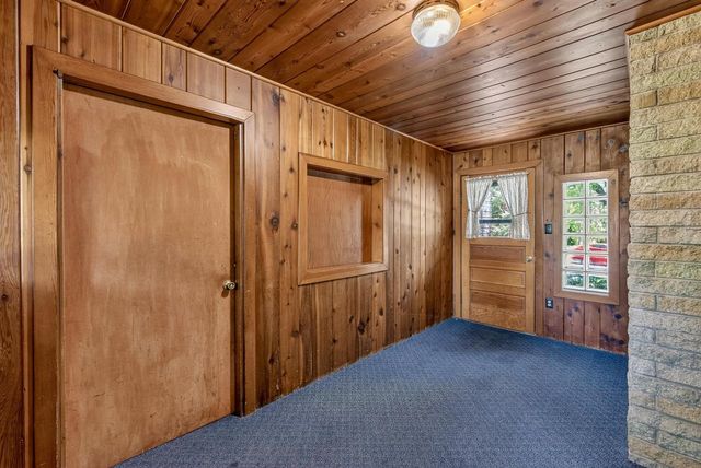 5375 S Tuckaway DRIVE, Greenfield, WI 53221