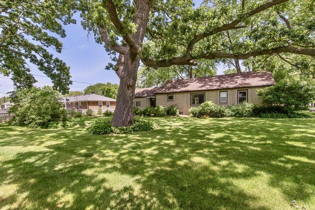 5375 S Tuckaway DRIVE, Greenfield, WI 53221