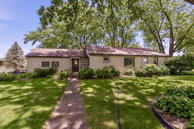 5375 S Tuckaway DRIVE, Greenfield, WI 53221