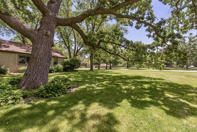 5375 S Tuckaway DRIVE, Greenfield, WI 53221