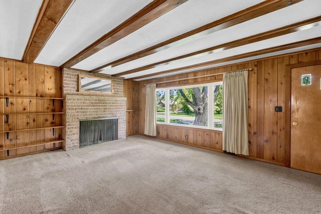 5375 S Tuckaway DRIVE, Greenfield, WI 53221
