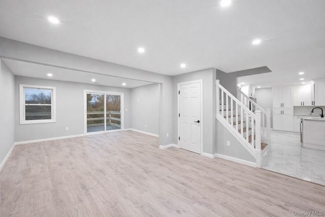 6 Grand Haven Court, Commack, NY 11725