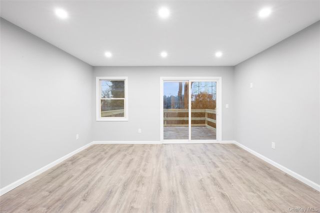 6 Grand Haven Court, Commack, NY 11725