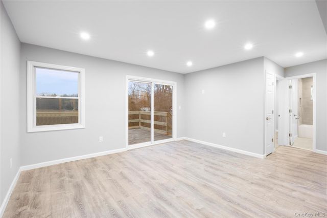 6 Grand Haven Court, Commack, NY 11725