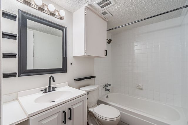 4643 Country Creek Drive 1090, Dallas, TX 75236