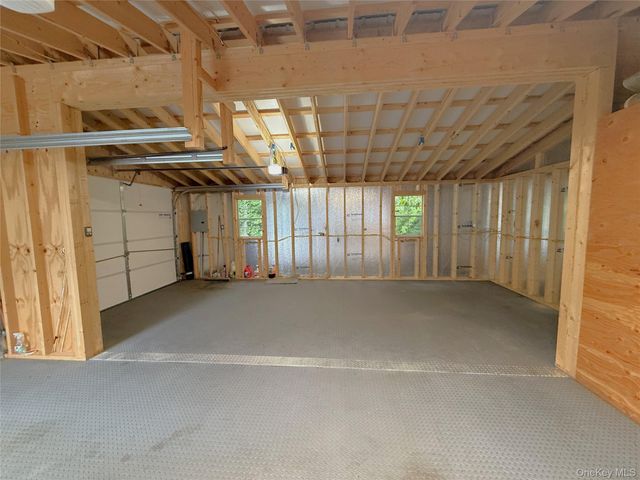 64 Airport Road, Accord, NY 12404