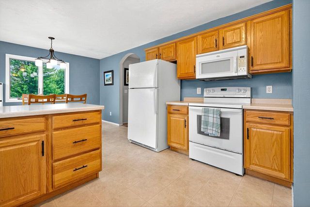 1564 HILLSDALE COURT, Neenah, WI 54956