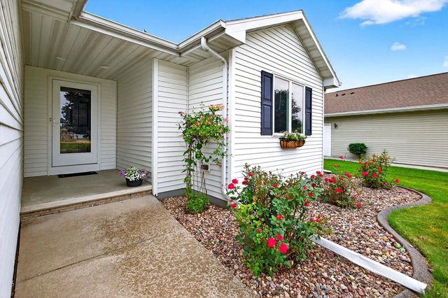 1564 HILLSDALE COURT, Neenah, WI 54956