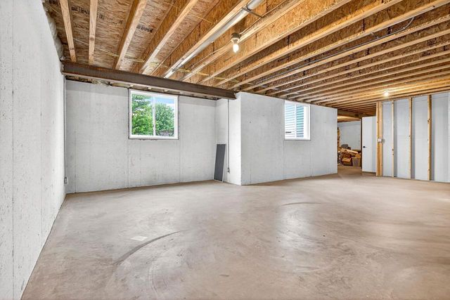1564 HILLSDALE COURT, Neenah, WI 54956