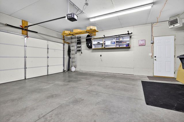 1564 HILLSDALE COURT, Neenah, WI 54956
