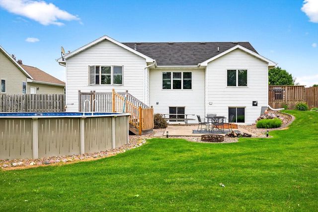 1564 HILLSDALE COURT, Neenah, WI 54956