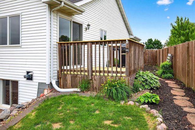1564 HILLSDALE COURT, Neenah, WI 54956