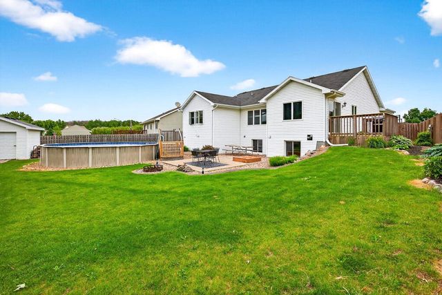 1564 HILLSDALE COURT, Neenah, WI 54956