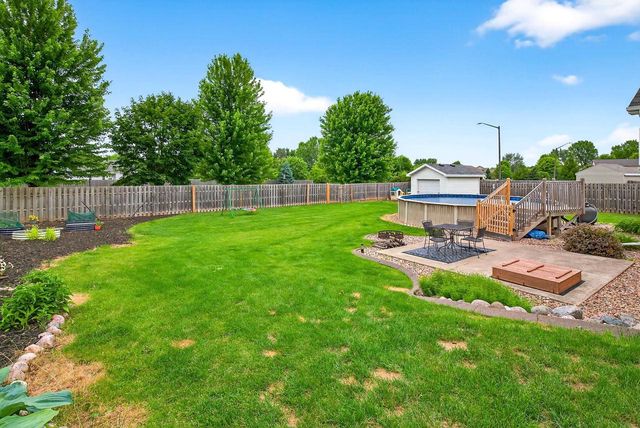 1564 HILLSDALE COURT, Neenah, WI 54956