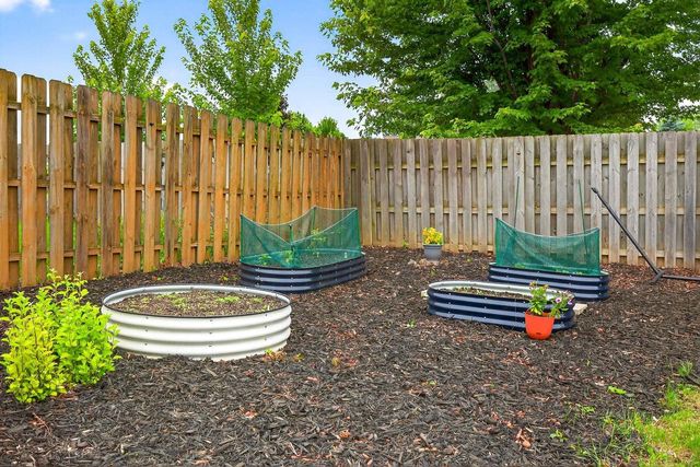 1564 HILLSDALE COURT, Neenah, WI 54956