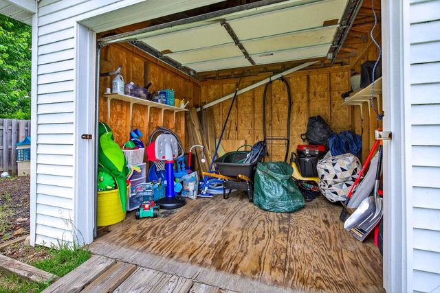 1564 HILLSDALE COURT, Neenah, WI 54956