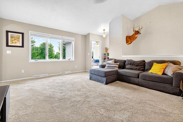 1564 HILLSDALE COURT, Neenah, WI 54956