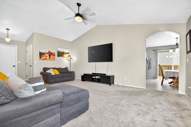 1564 HILLSDALE COURT, Neenah, WI 54956
