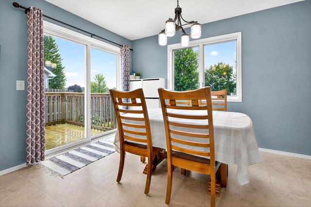 1564 HILLSDALE COURT, Neenah, WI 54956
