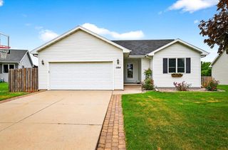 1564 HILLSDALE COURT, Neenah, WI 54956