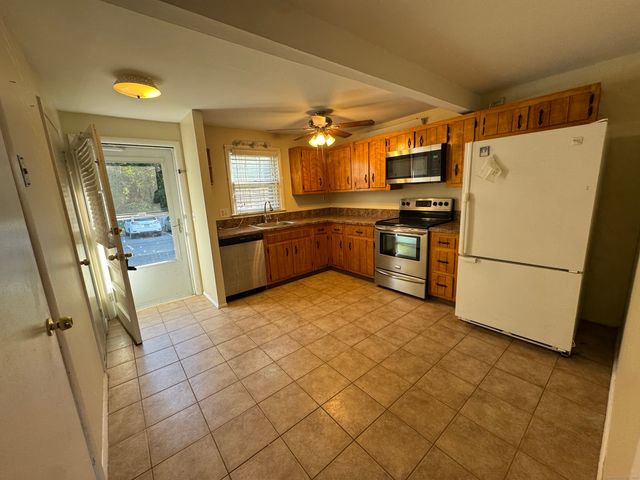 617 Millville Avenue APT 8-3, Naugatuck, CT 06770