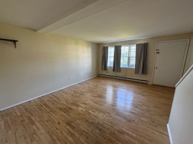 617 Millville Avenue APT 8-3, Naugatuck, CT 06770