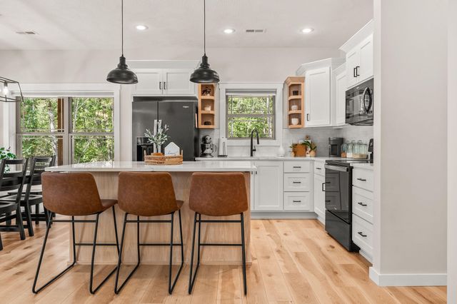 5679 State Highway Bb, Seymour, MO 65746