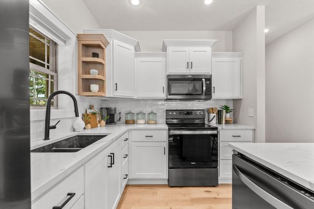 5679 State Highway Bb, Seymour, MO 65746