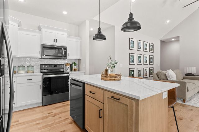 5679 State Highway Bb, Seymour, MO 65746