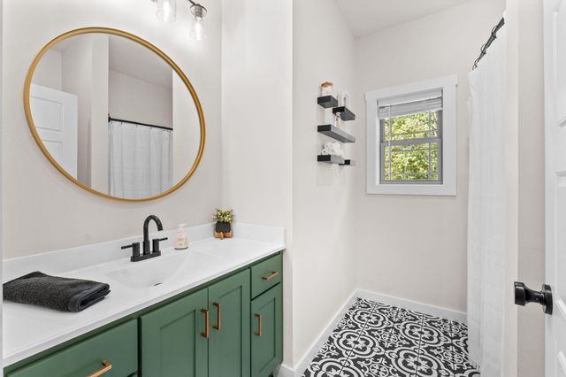 5679 State Highway Bb, Seymour, MO 65746