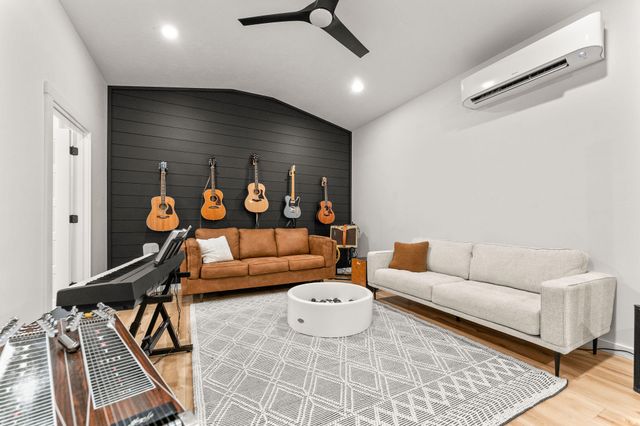 5679 State Highway Bb, Seymour, MO 65746