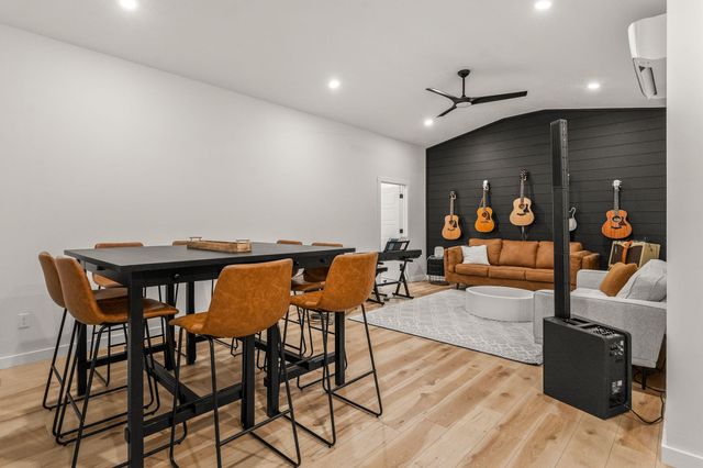 5679 State Highway Bb, Seymour, MO 65746