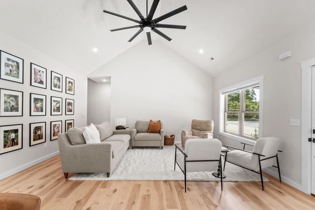 5679 State Highway Bb, Seymour, MO 65746