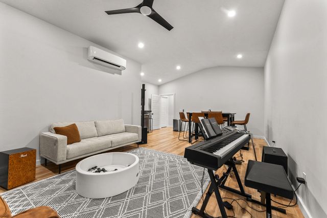 5679 State Highway Bb, Seymour, MO 65746