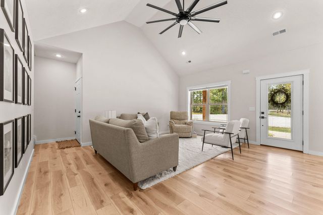 5679 State Highway Bb, Seymour, MO 65746