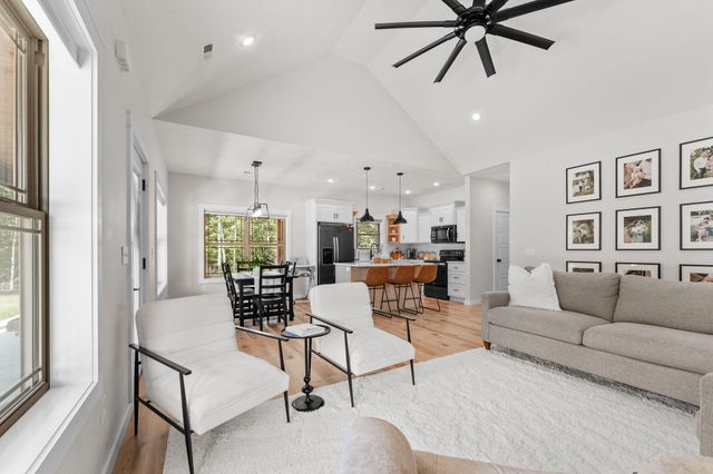 5679 State Highway Bb, Seymour, MO 65746