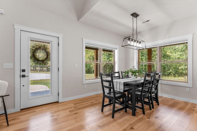 5679 State Highway Bb, Seymour, MO 65746