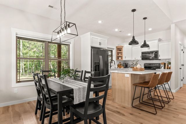 5679 State Highway Bb, Seymour, MO 65746