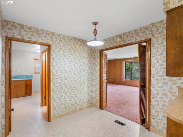 975 Se KANE Dr, Gresham, OR 97080