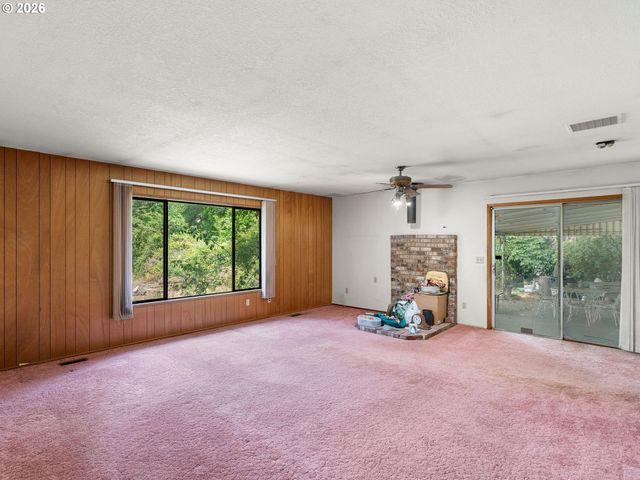 975 Se KANE Dr, Gresham, OR 97080