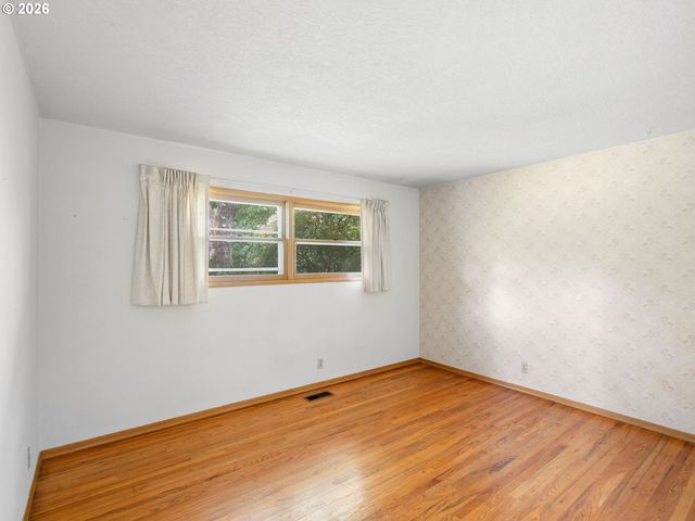 975 Se KANE Dr, Gresham, OR 97080