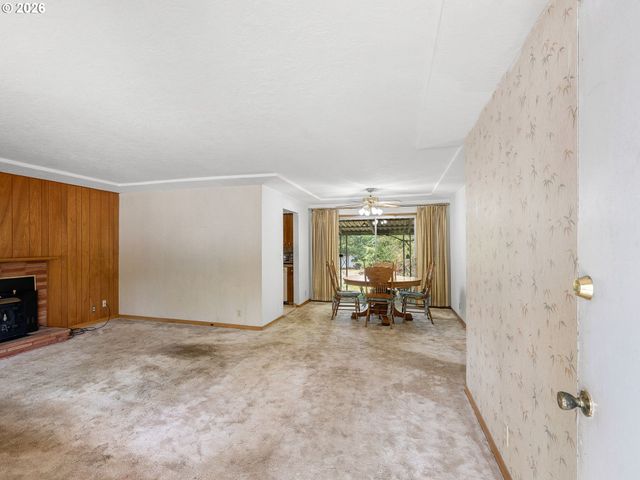 975 Se KANE Dr, Gresham, OR 97080