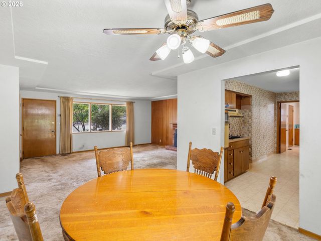 975 Se KANE Dr, Gresham, OR 97080